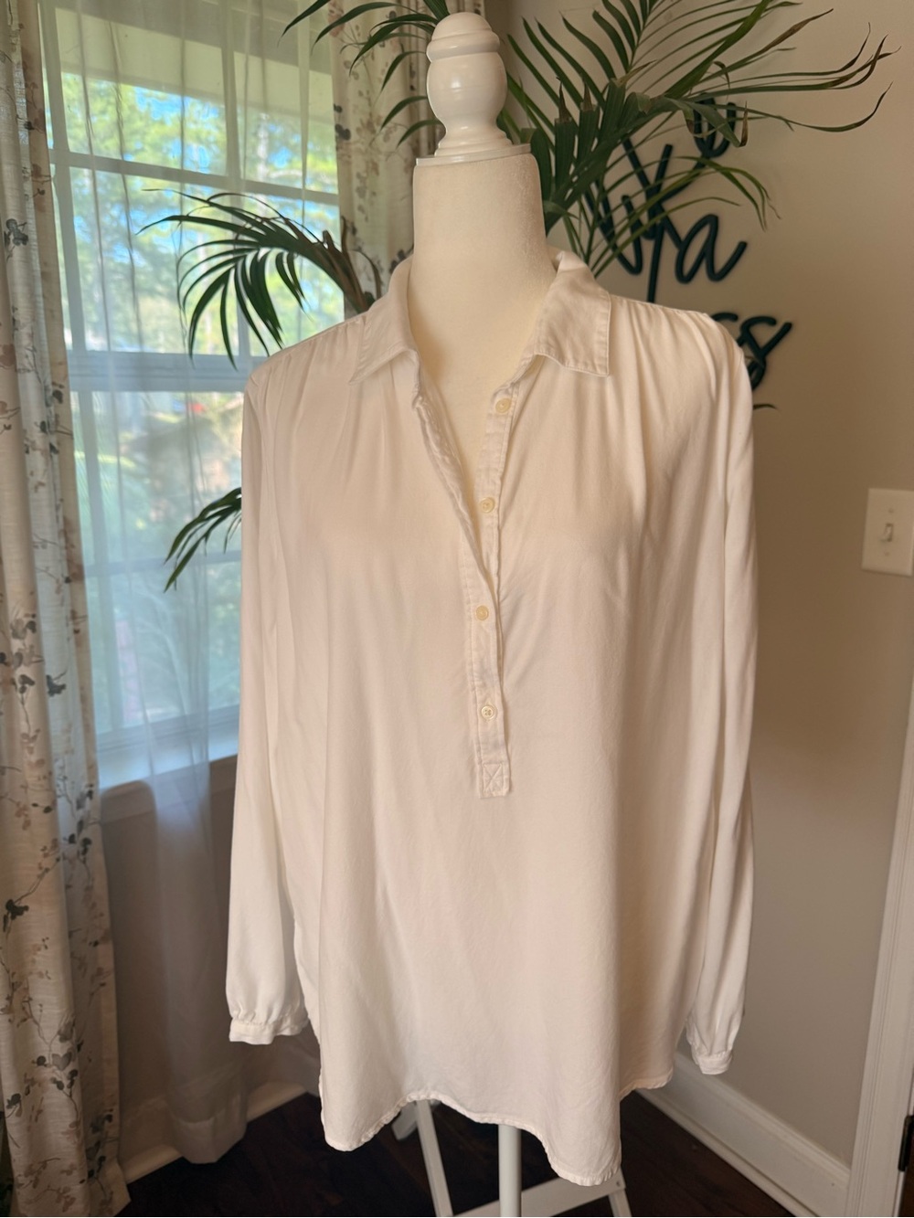 Loft Women's Cream Long-Sleeve Button Down Blouse